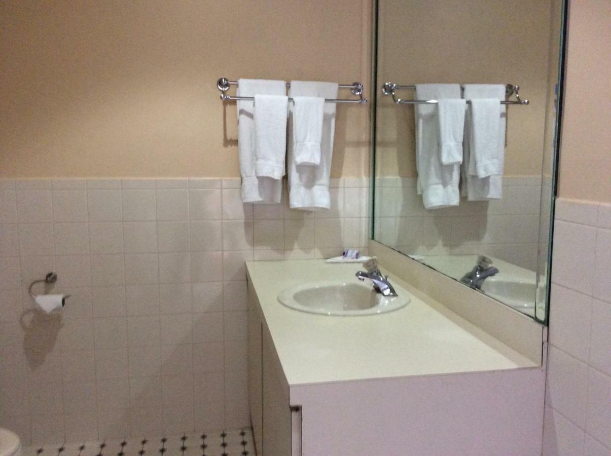 The Village Inn Colts Neck Extérieur photo